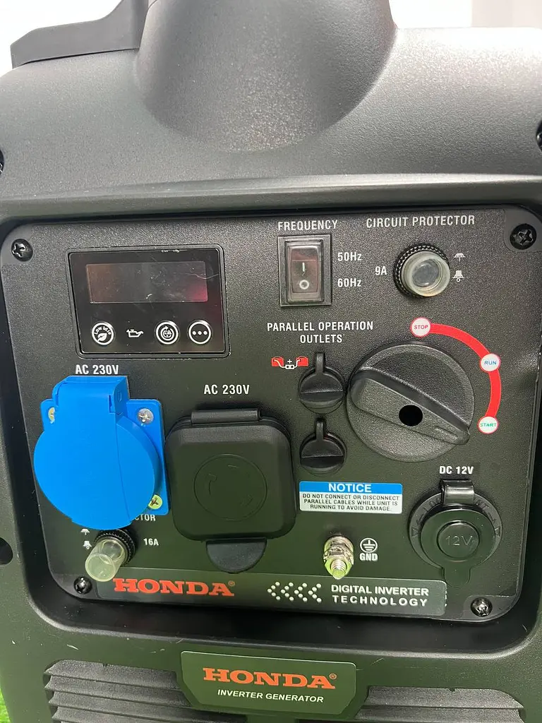 Інверторний бензиновий генератор Honda EU35i-W (3.5/3.8 кВт) з колесами та ручкою - фото 3