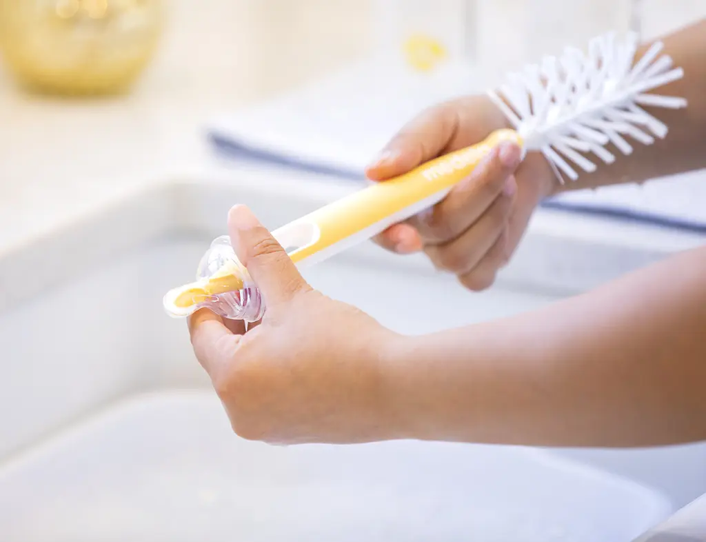 Йоржик з підставкою для миття пляшок Medela (101037159) - фото 6