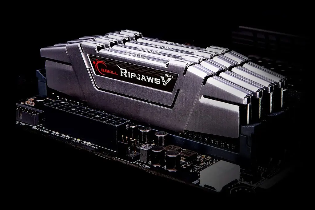 Модуль пам`ятi DDR4 2x16GB/3600 G.Skill Ripjaws V Чорний (F4-3600C18D-32GVK) - фото 3