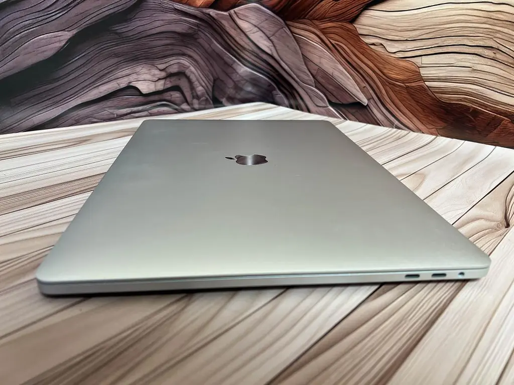 Ноутбук Apple MacBook Pro 15" 2017 i7-7700HQ/16/256 (C02WP00THTD7) Б/в - фото 6