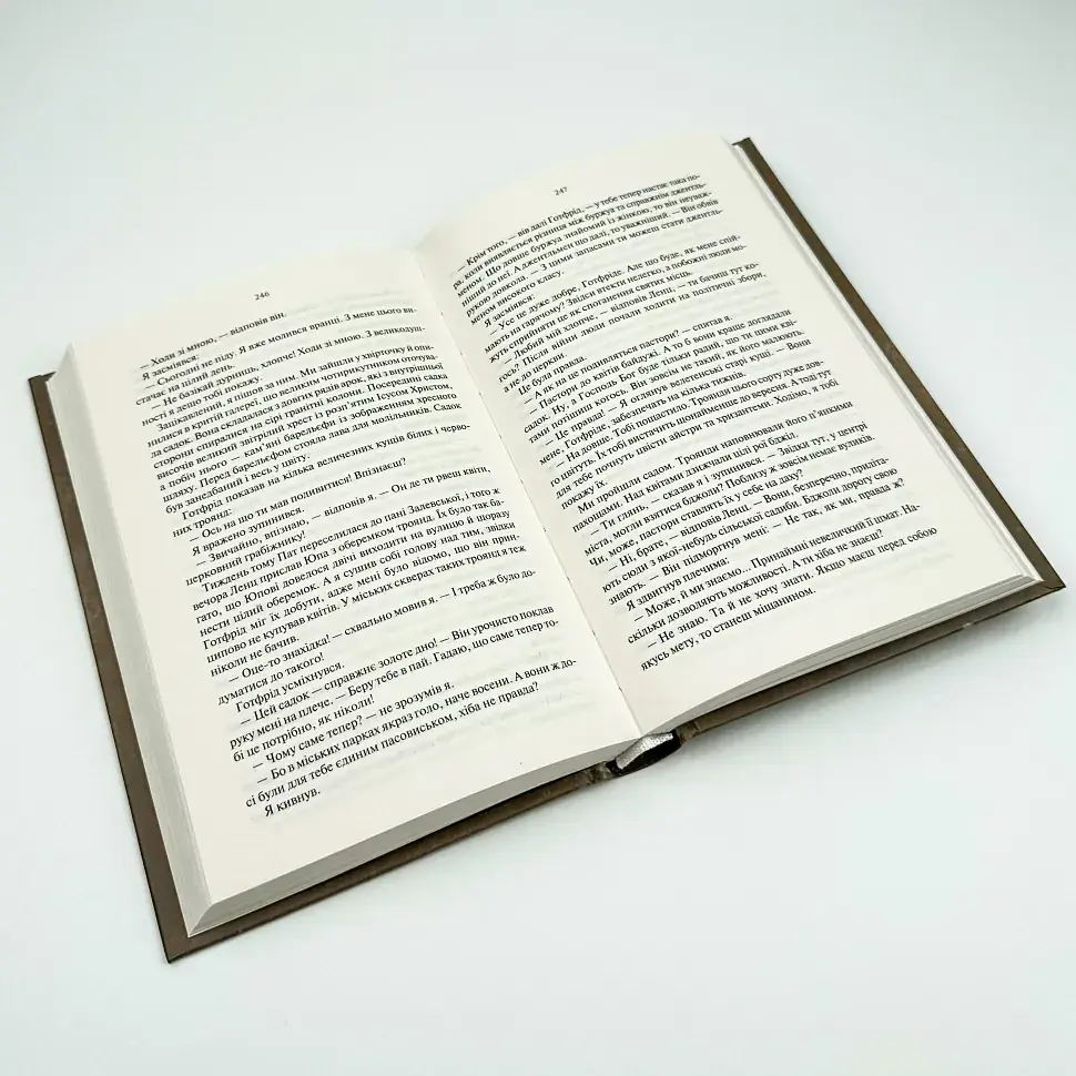 Три товариші - Еріх Марія Ремарк | Клуб Сімейного Дозвілля, книга українською, нова, тверда - фото 4