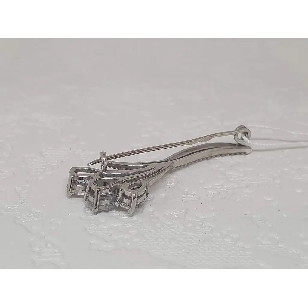 Срібна брошка-шпилька Ірій з фіанітами. 9533 - фото 3