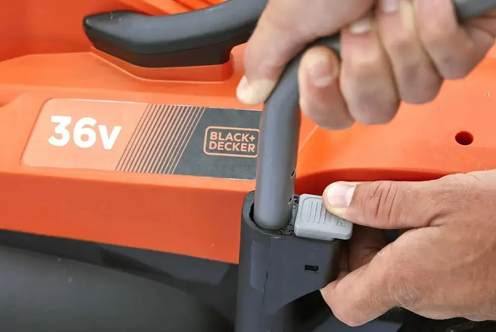 Газонокосилка аккумуляторная Black+Decker BCMW3336L1 - фото 6
