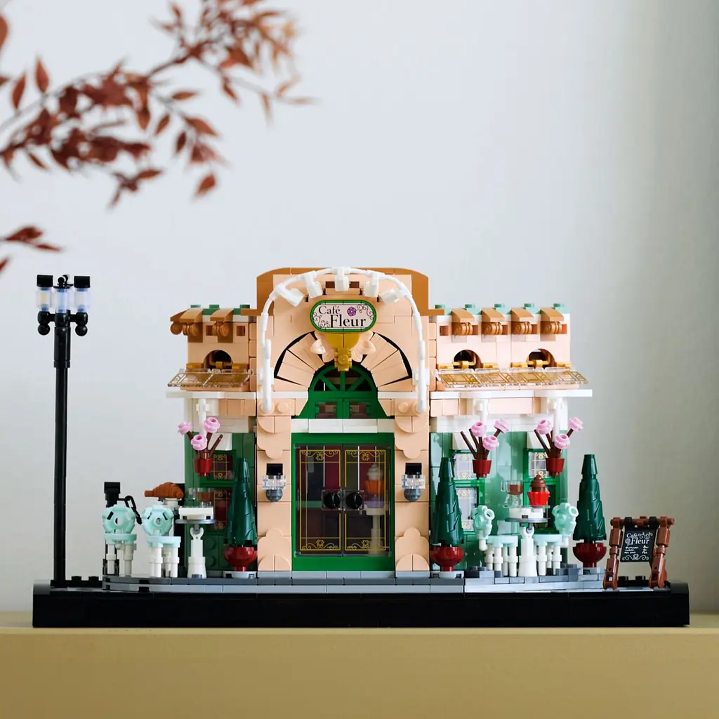 Конструктор LEGO Icons Французское кафе 1101 деталь (10362) - фото 4