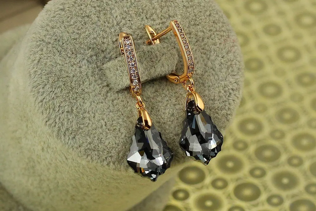 Сережки підвіски Xuping Jewelry Греза Сваровскі чорний камінь 3,5 см золотисті - фото 2