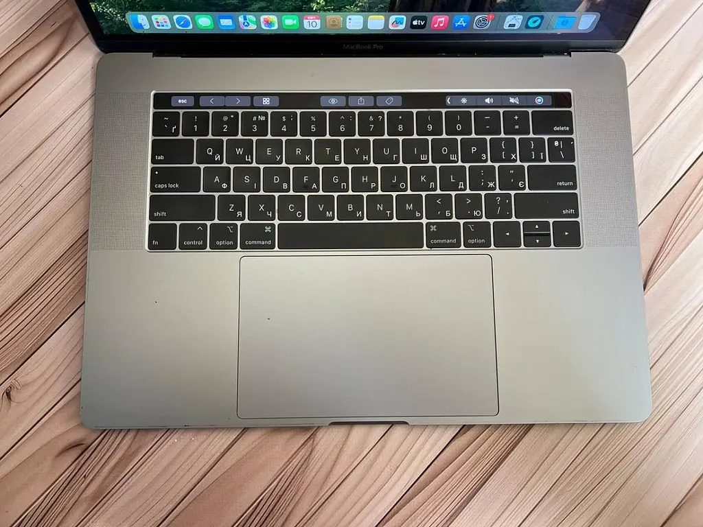 Ноутбук Apple MacBook Pro 15" A2337 i7-8750H/16/256 (C02WWAZYJG5H) Б/в - фото 2