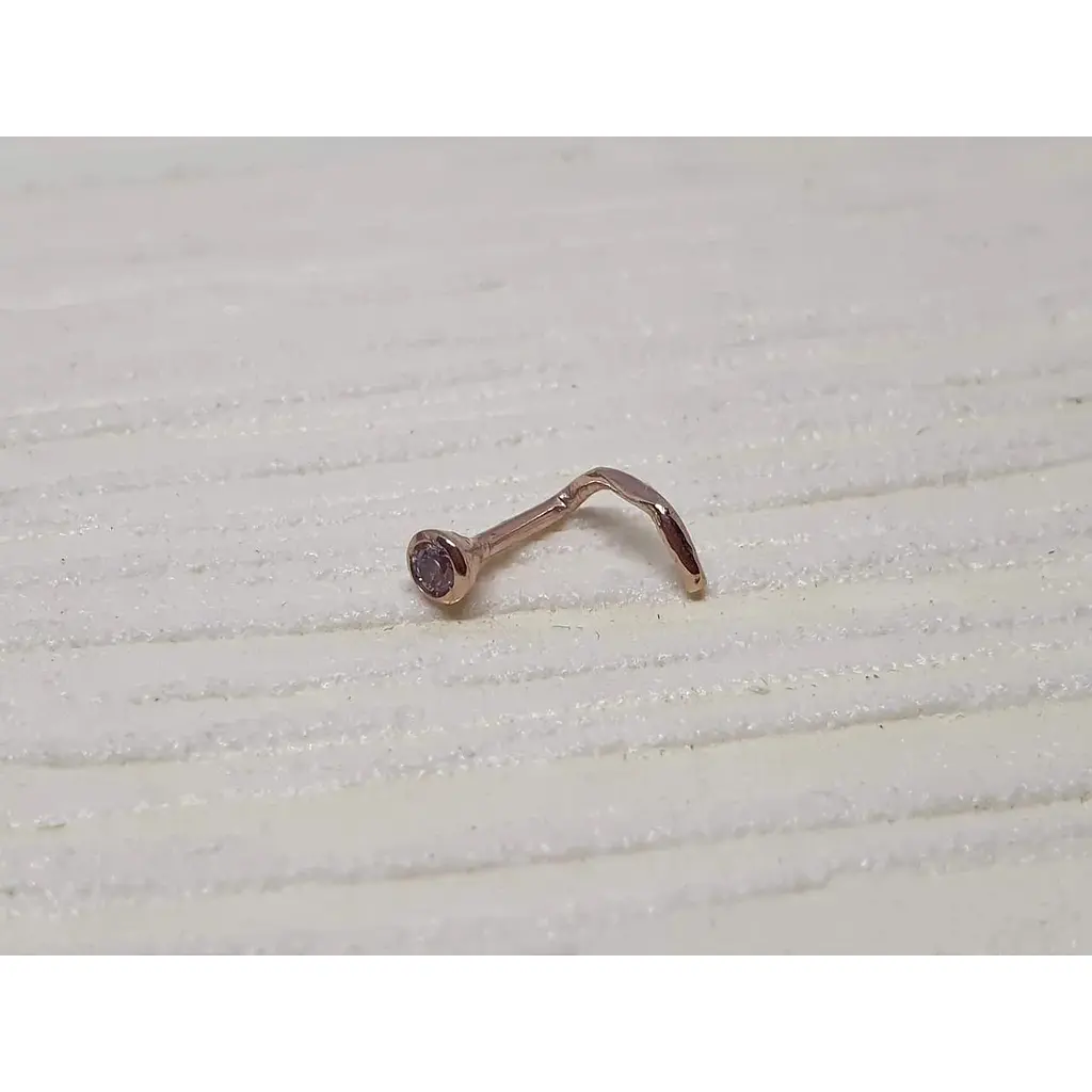 Золотая серьга-пирсинг в нос Dear с фианитом. 1023.8 Лаванда - фото 2