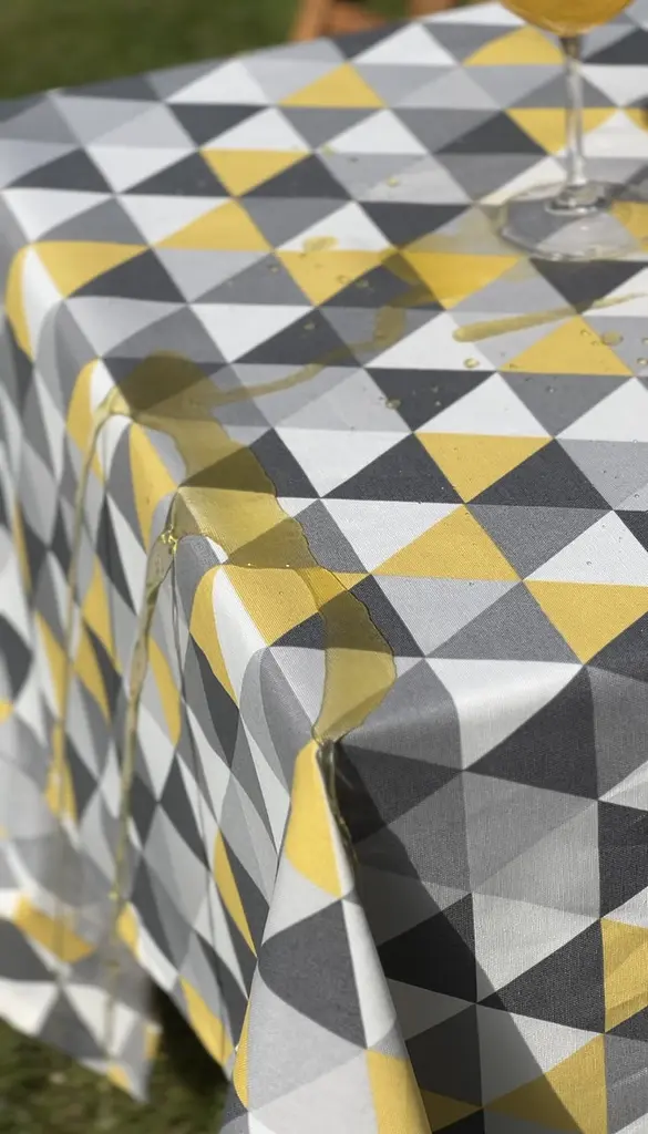 Водоотталкивающая Скатерть Треугольный принт 120х120 см (+ 2 салфетки 30х40) - фото 8