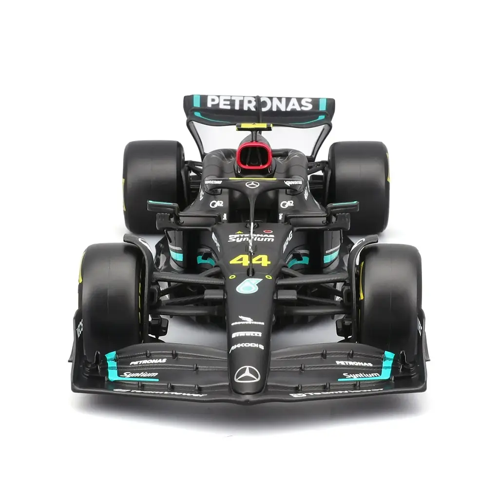 Автомодель з фігуркою – MERCEDES-AMG PETRONAS F1 W15 (2024) (1:24) - фото 6
