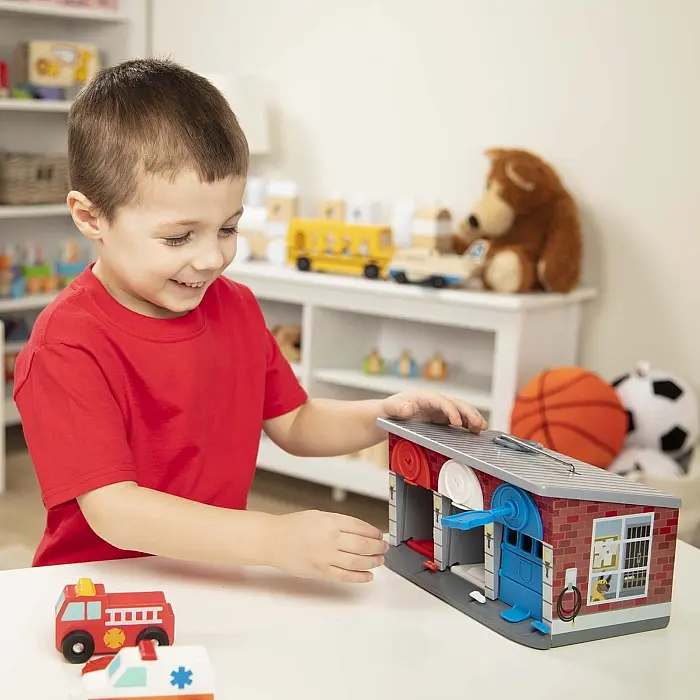 Игровой набор Melissa&Doug Гараж спасательных машин с ключами (MD4607) - фото 5