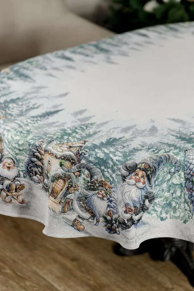 Скатерть Прованс гобеленовая Сказочные гномы овал 240х135 см (38463) - фото 3