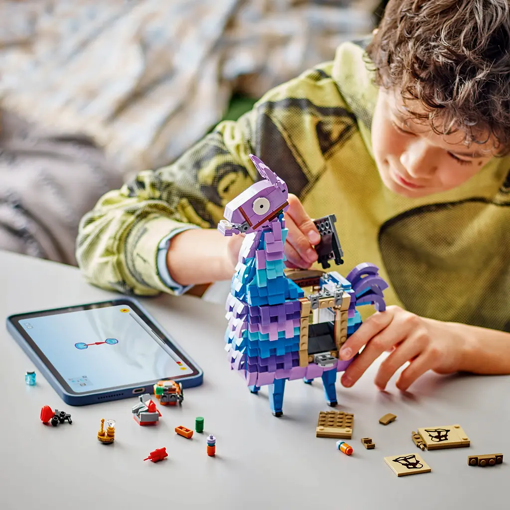 Конструктор LEGO Fortnite Supply Llama 691 деталей (77071) - фото 9