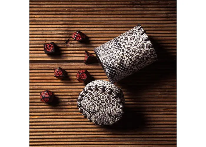 Настільна гра Q-Workshop Чаша для кубиків Dragonhide Laminated Dice Cup (CDRH101) - фото 6
