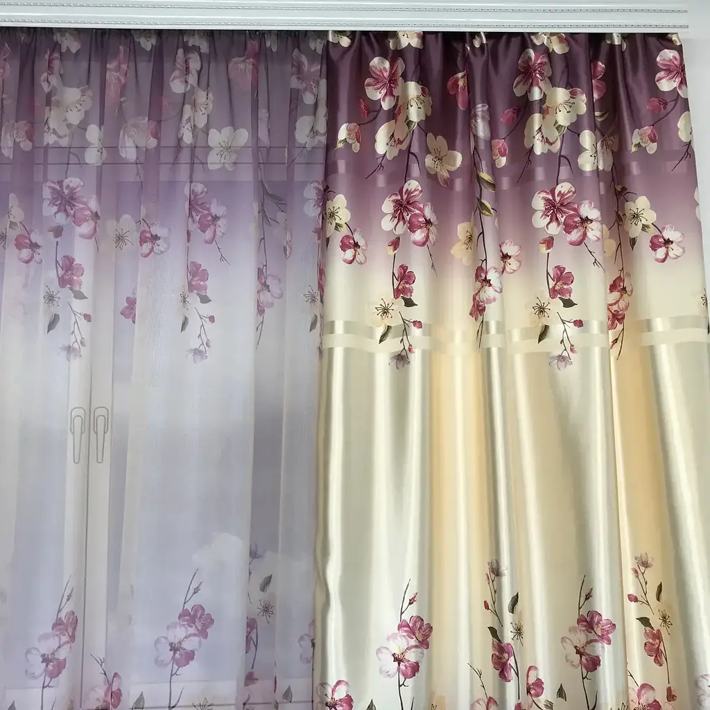 Атласні штори з квітами фіолетового кольору 150х270 з тюлистом батистовим 400х270 на тасьме ALBO pbe0052767 - фото 6