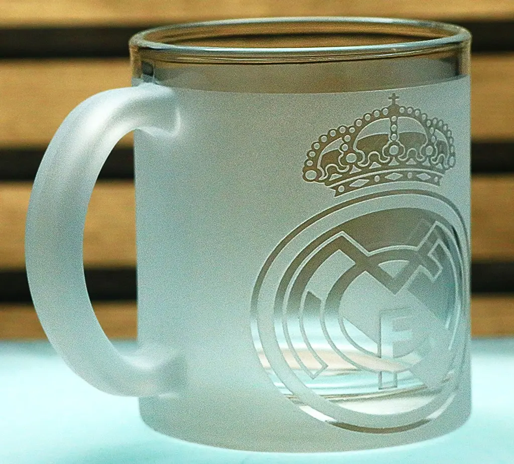 Стеклянная чашка 320 мл Реал Мадрид Real Madrid с гравировкой подарок для фаната футбольная кружка - фото 2