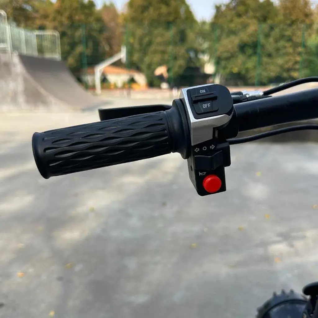 Електросамокат із сидінням 14 дюймів GIANT ZEN U12 MAX (800W, 48V, 15Ah) з кофром-багажником Червоний - фото 5