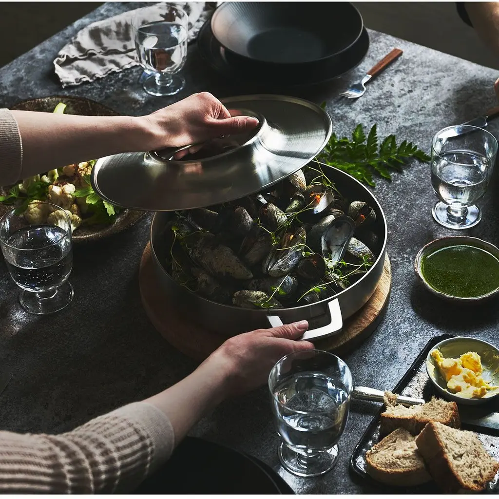 Сотейник Fiskars Norden з кришкою 28 см (1026907) - фото 5