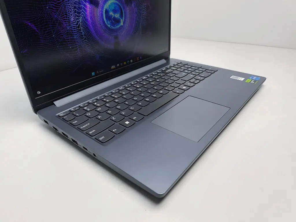Ноутбук Lenovo 15.6 LOQ 15IAX9E FHD IPS 144Hz/Intel i5-12450HX/16GB/512SSD/RTX 3050 6GB/DOS (83LK00CVUS) - фото 5
