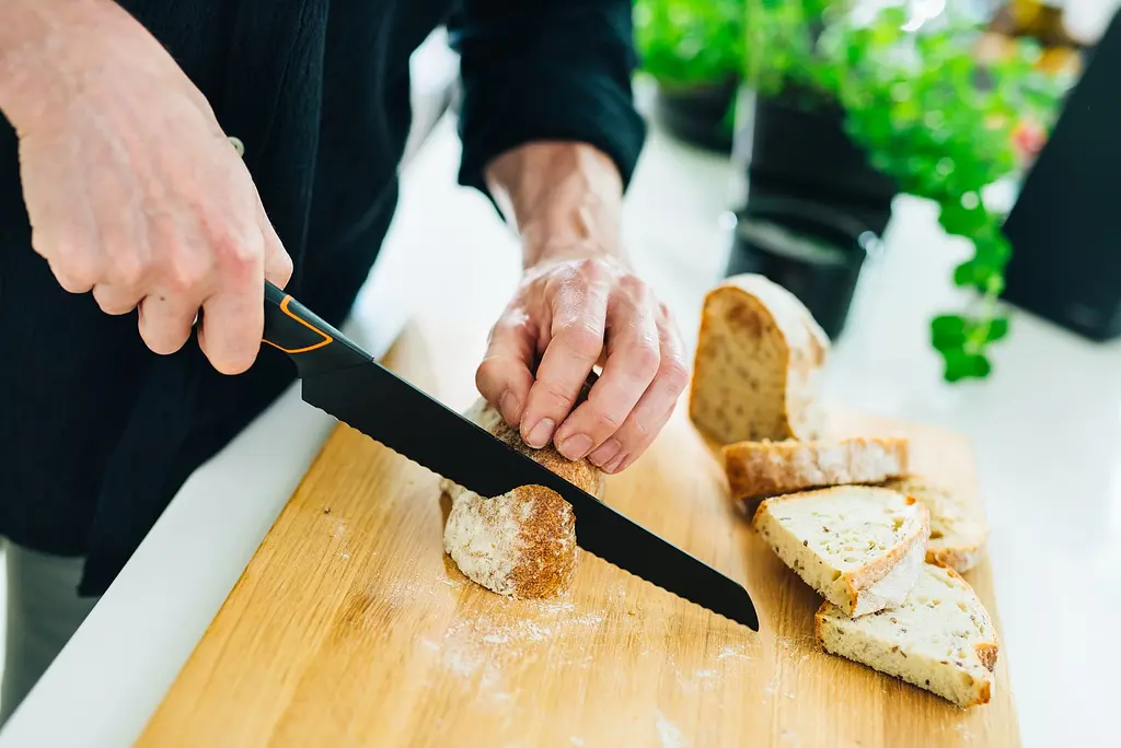 Кухонний ніж Fiskars Santoku Edge кухарський азіатський 17 см (1003097) - фото 4