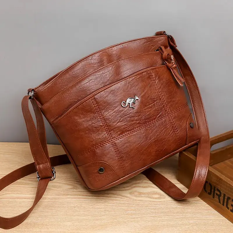 Сумка-месенжер Italian Bags Lyxi 23x10x21 см Коричневий (id_717) - фото 2