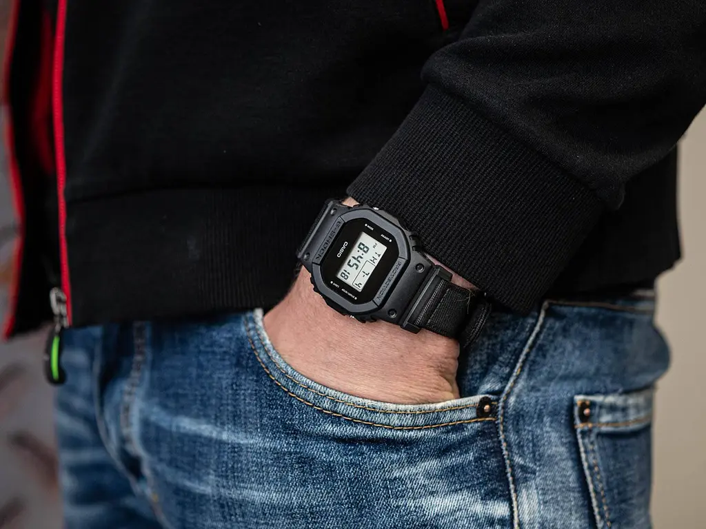 Годинник CASIO DW-5600BCE-1ER - фото 3