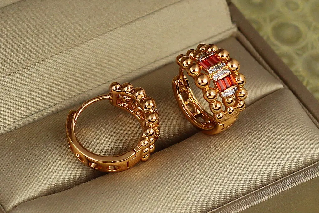 Сережки Xuping Jewelry казино з червоними каменями 1,7 см золотисті - фото 4