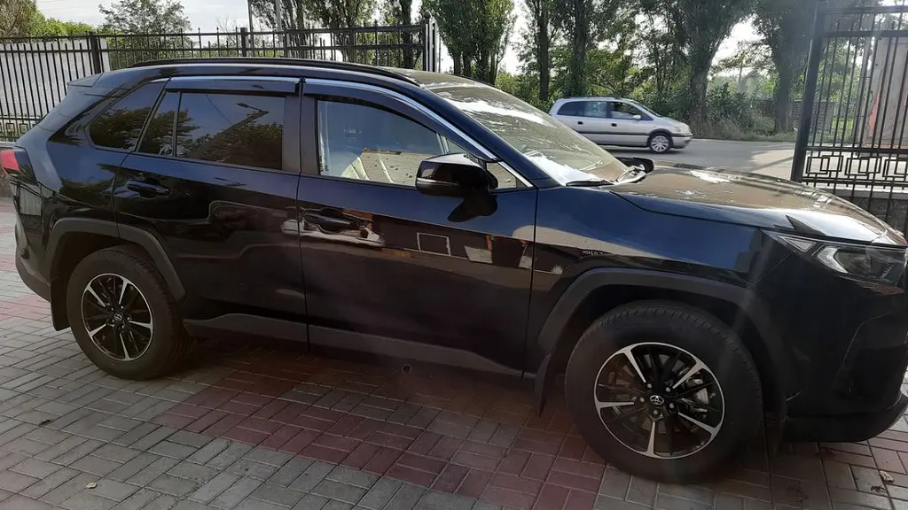 Дефлектори вікон вітровики Benke для Toyota Rav 4 2018- (Хром Молдін Нержавіюча 3D) - фото 2