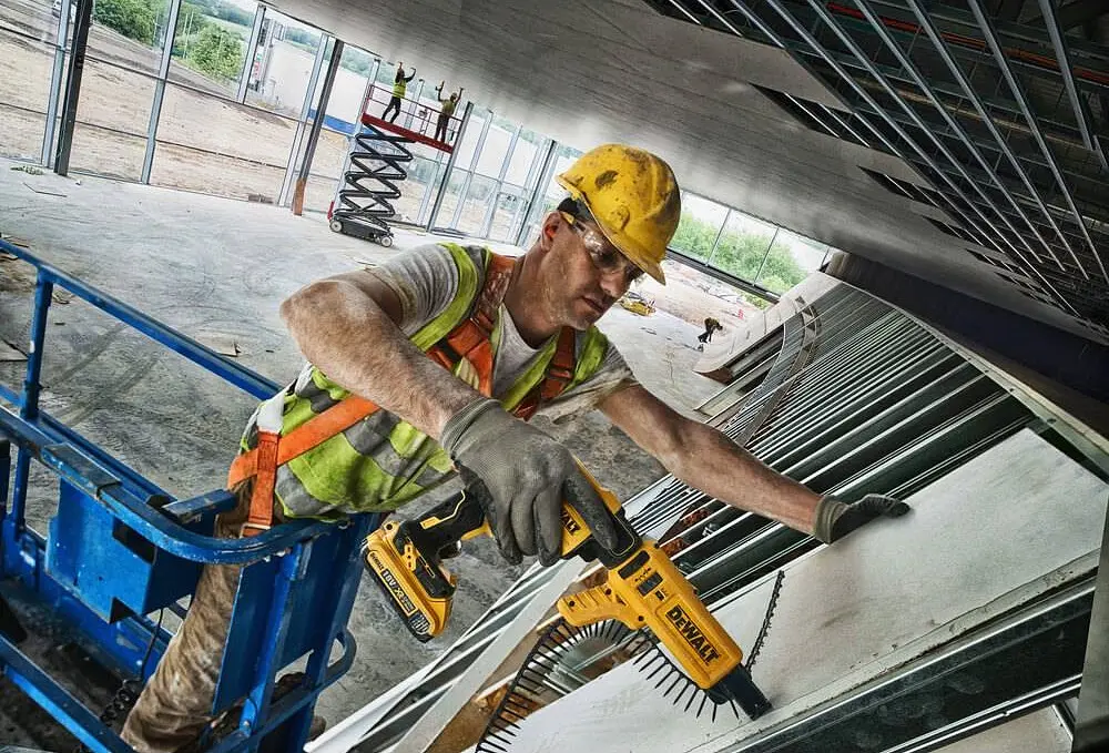 DeWALT Шурупокрут акумуляторний 18V XR Li-Ion безщітковий 30Нм 4400об·хв 1.08кг без АКБ і ЗП - фото 2