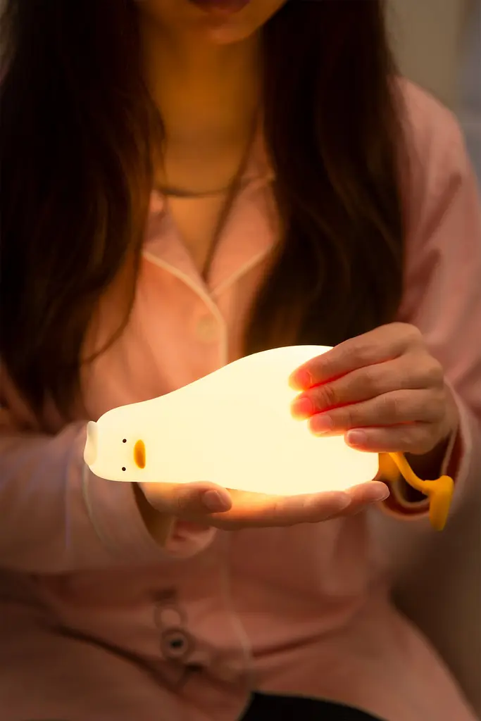 Силиконовый ночник "Лежащая утка" с подставкой для телефона - фото 5