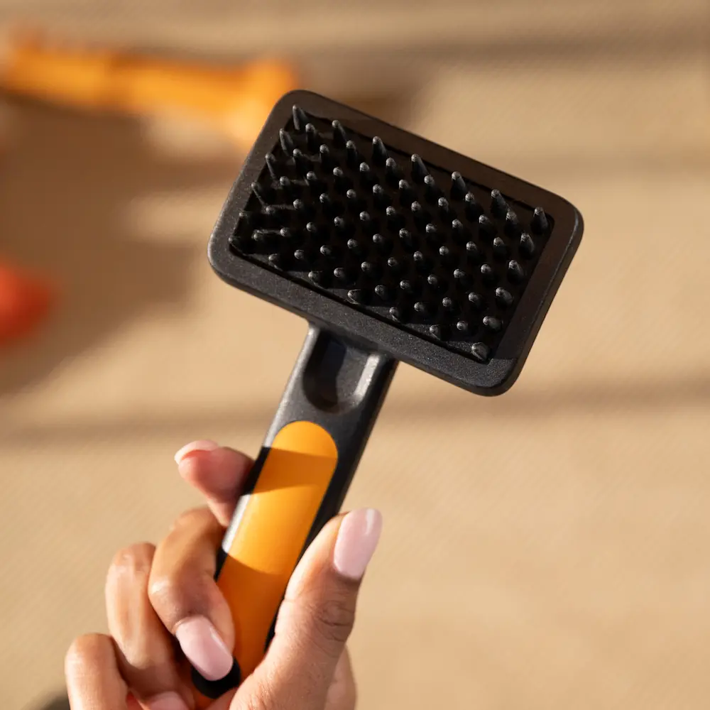 Массажная щетка для вычесывания шерсти Fiskars Massage Brush 9 см (2009140) - фото 6