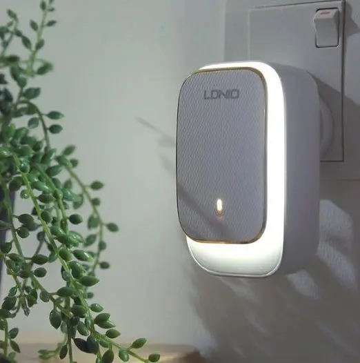 Нічник і мережевий зарядний пристрій Ldnio A4405 4 USB + кабель USB to Type-C - фото 6
