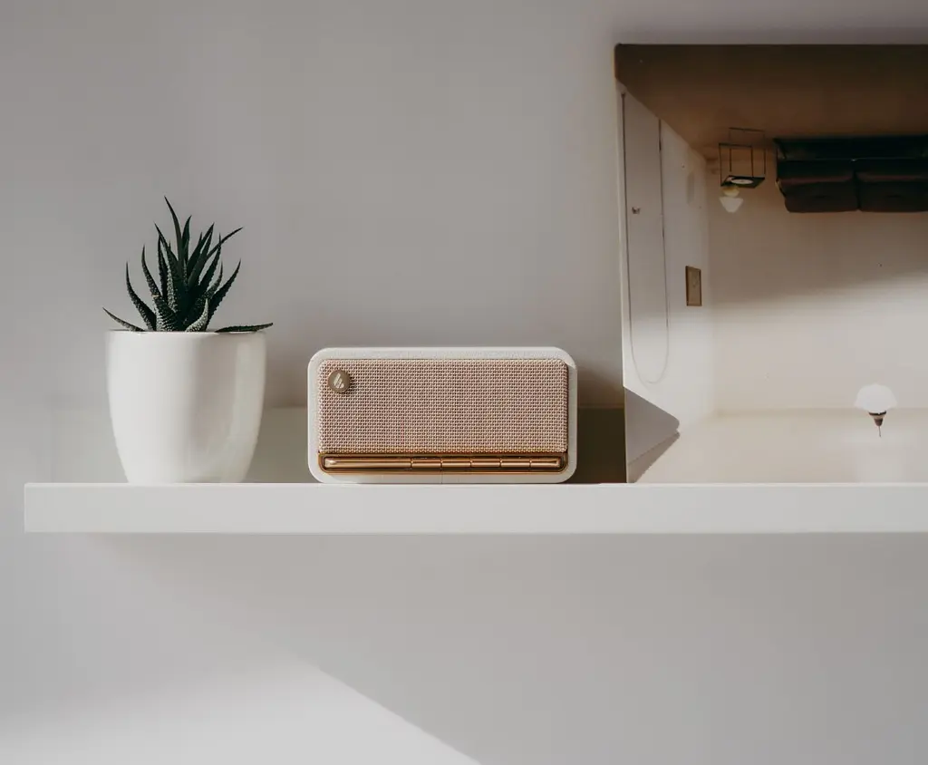 Портативная колонка Bluetooth Edifier EMP-230 Retro 20W White - фото 6