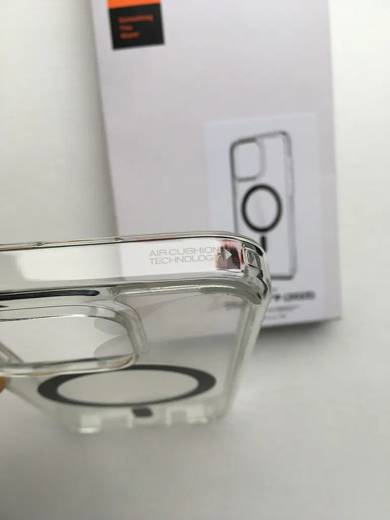 Оригінальний прозорий чохол для iPhone 15 PRO (6.1") Spigen Ultra Hybrid MagSafe Graphite ACS06716 MagFit - фото 9
