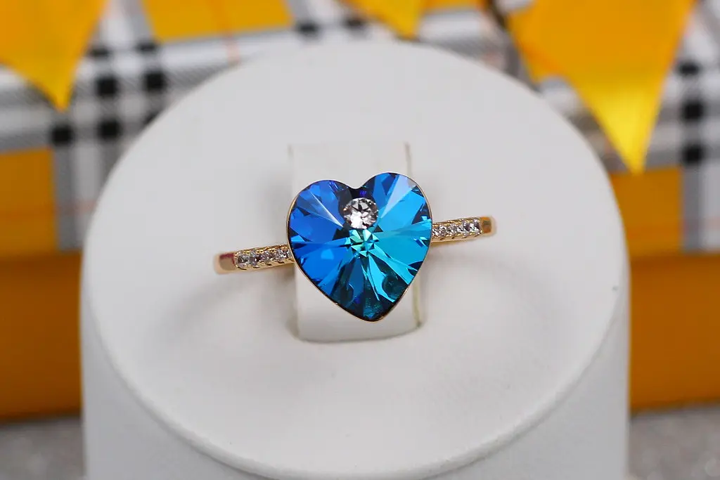 Кільце Xuping Jewelry сердечко Сваровскі блакитне хамелеон р 17 золотисте