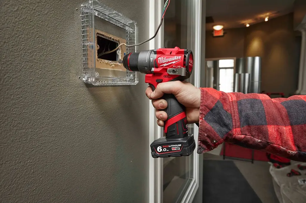 Набор из двух аккумуляторных инструментов Milwaukee M12 FPP2A2-402X акб М12 2х4 А/ч ЗП C12C кейс - фото 9