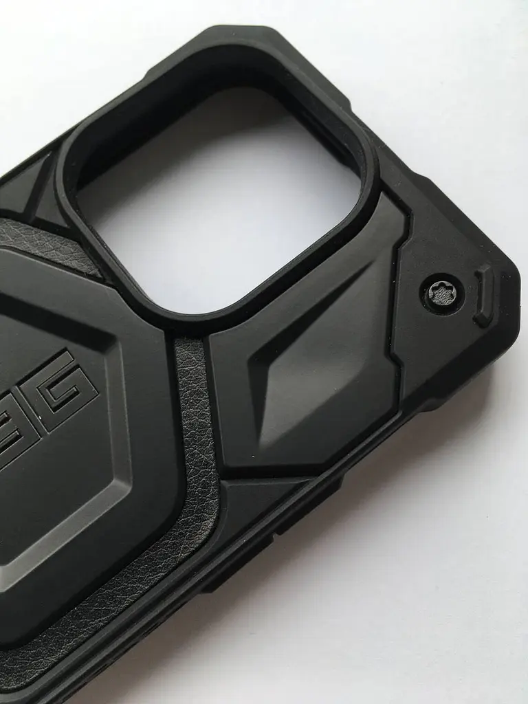 Оригінальний протиударний чохол UAG Monarch Pro MagSafe для iPhone 14 Pro Black (114030114040) - фото 8
