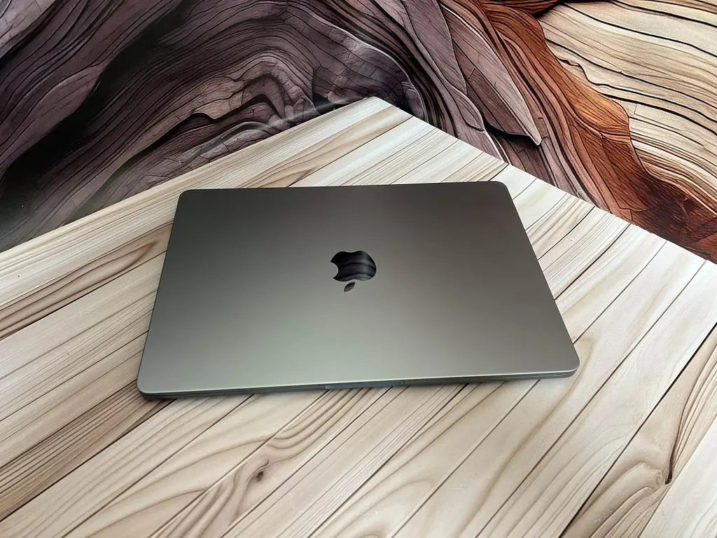 Ноутбук Apple MacBook Air 13.6" 2022 M2/24GB/512GB (L72X5M7L14) Б/в - фото 7