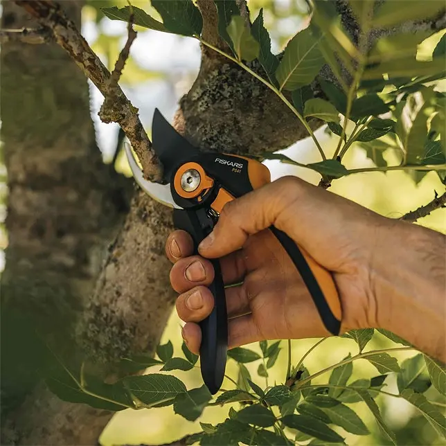 Секатор площинний Fiskars SmartFit P541 (1057169) - фото 3