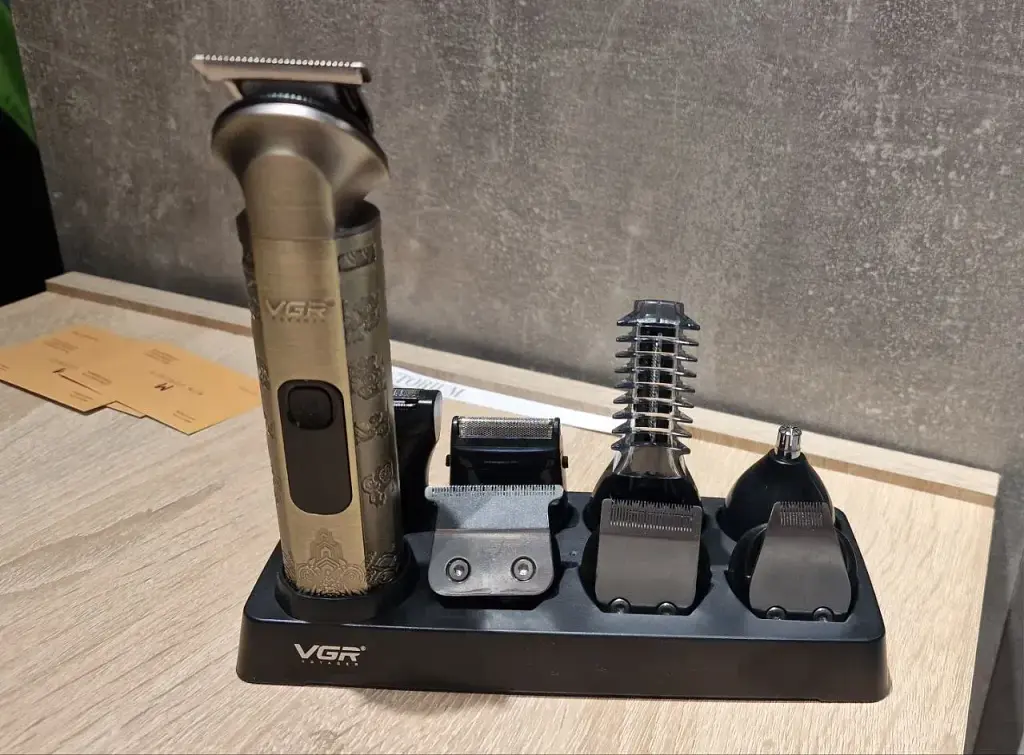 Набір для стрижки та грумінгу 8 в 1 VGR V-110 (Водонепроникний, LED-дисплей, USB) - фото 2