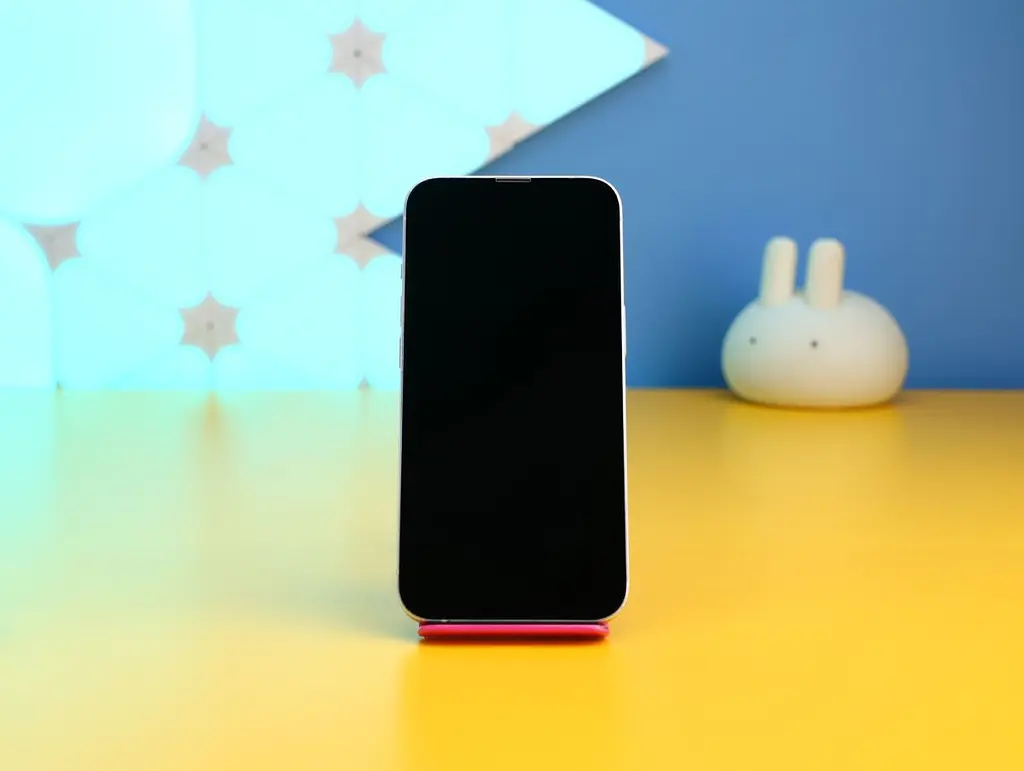 Смартфон Apple iPhone 13 128 ГБ зоряне сяйво (MLPG3) б/в [97834] - фото 4