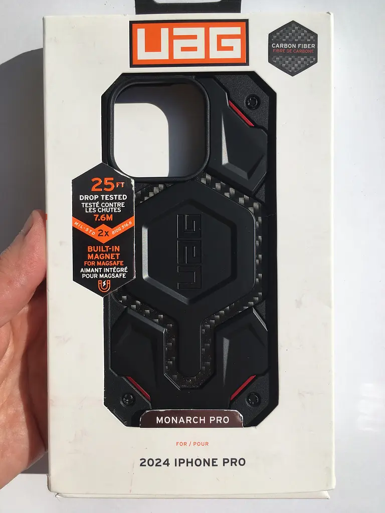 Чохол протиударний UAG Monarch Pro MagSafe (Original) для iPhone 16 Pro (6.3") Carbon Fiber Red 1144911F4242 - фото 2