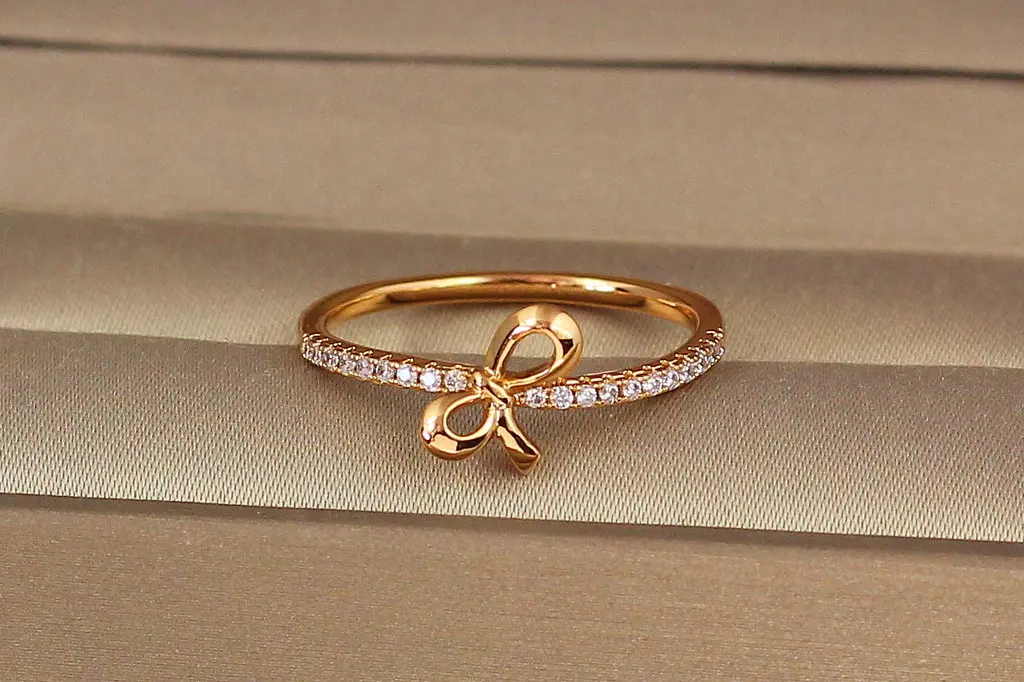 Кільце Xuping Jewelry стрічечка 8 мм р 18 золотисте