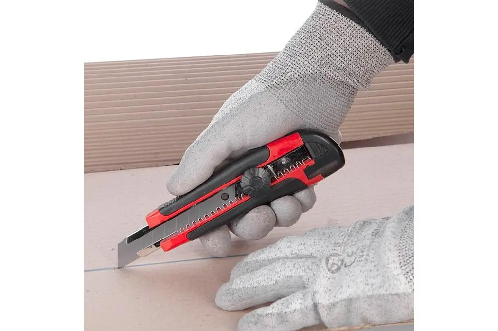 Ніж сегментний будівельний висувний Intertool 18 мм гвинтовий прогумований HT-0503 - фото 7