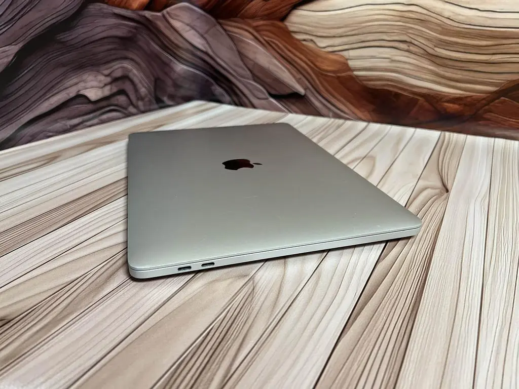 Ноутбук Apple MacBook Pro 13" 2020 i7-1068NG7/32/512 (C02DV4MBML87) Б/в - фото 5