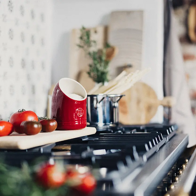 Сільничка Emile Henry Kitchen Tools 11х15.5 см 0.55 л червона (340202) - фото 6