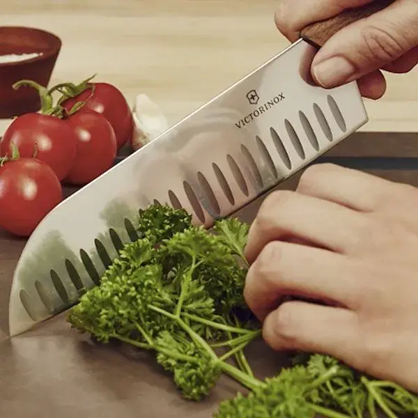 Кухонний ніж Victorinox Swiss Modern Santoku 17 см Wood (6.9050.17KG) - фото 2