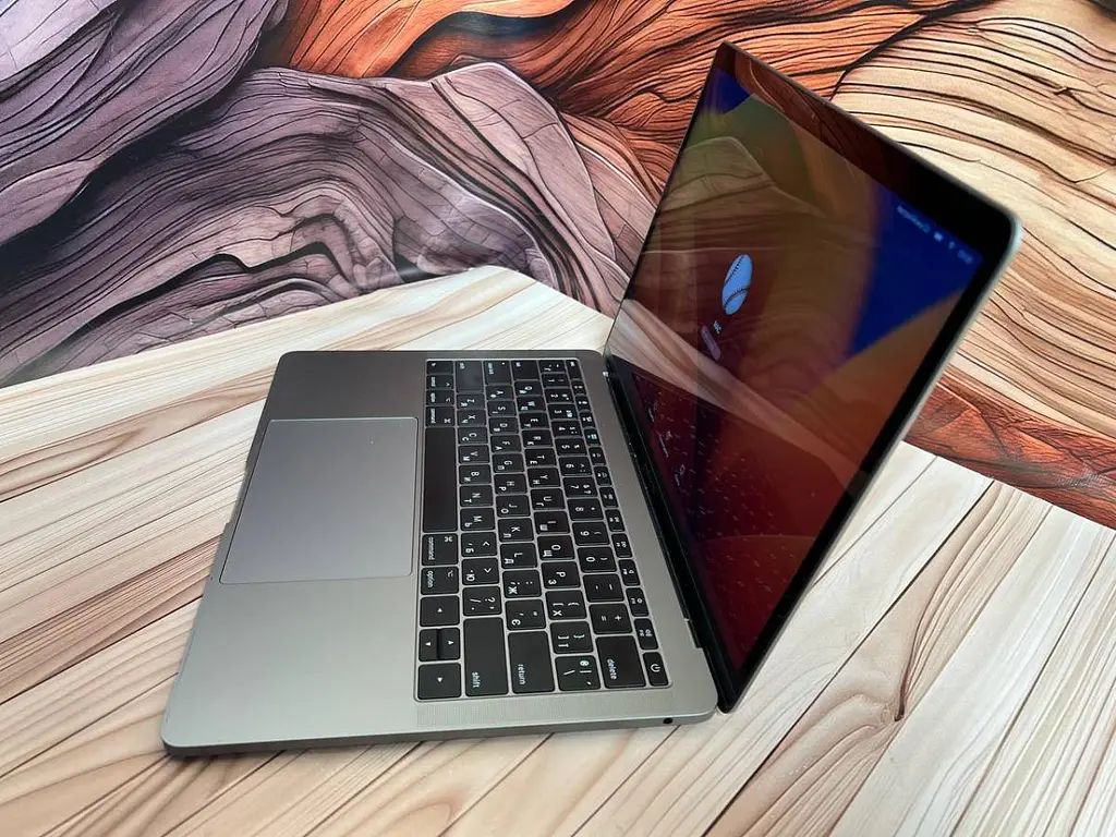 Ноутбук Apple MacBook Pro 13" A1708 i5-7360U/8/251 (FVFWJC4LHV29) Б/в - фото 3