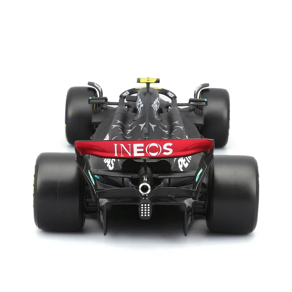 Автомодель з фігуркою Bburago Mercedes‑AMG Petronas F1 W15 (18-28069 (#44)) - фото 6