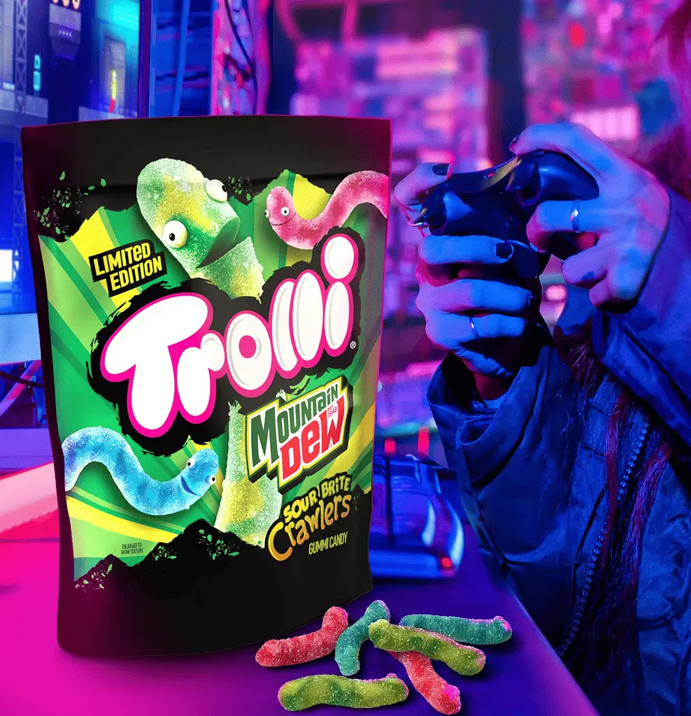 Желейні цукерки Trolli x Mountain Dew Sour Brite Crawlers Gummy Worm Candy 350г - фото 7