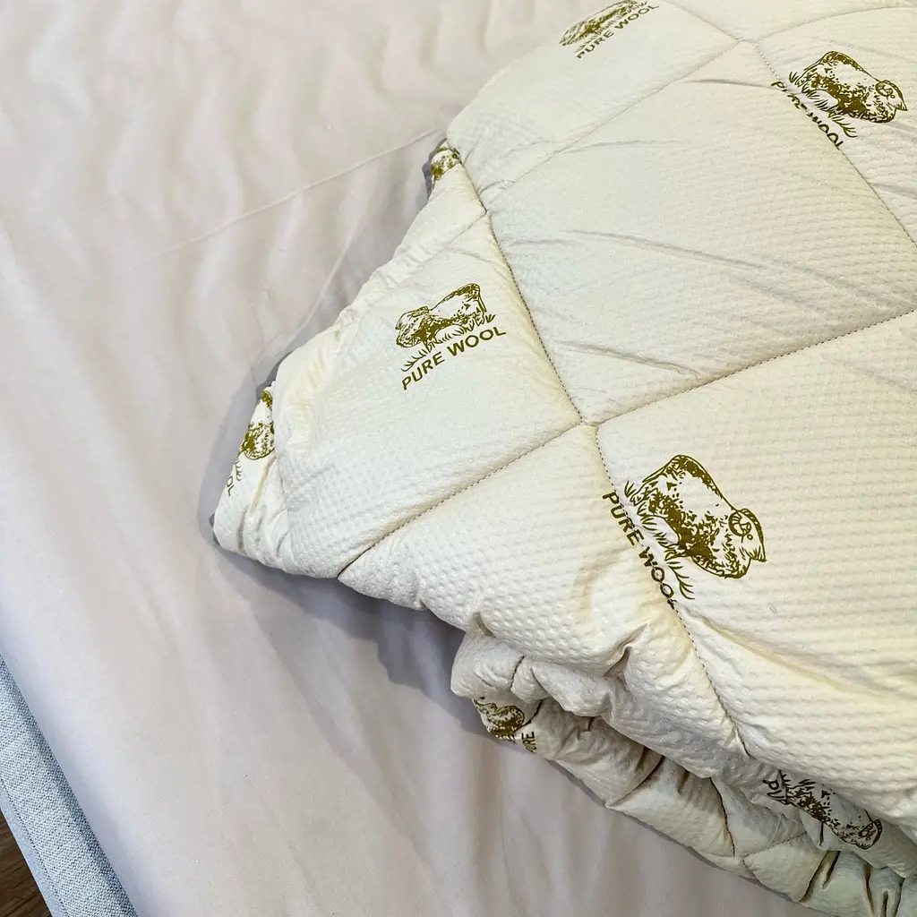 Ковдра євро стьобана зимова зі штучної вовни Leri Max Pur Wool 21471 200х215 см коричнева - фото 6